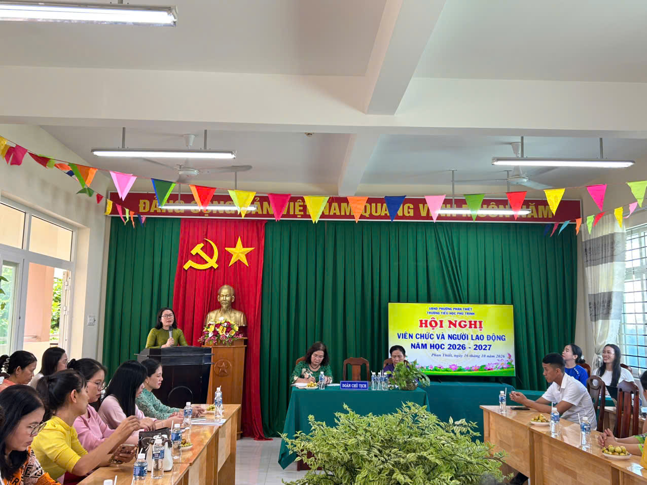 TRƯỜNG TIỂU HỌC PHÚ TRINH TỔ CHỨC THÀNH CÔNG HỘI NGHỊ VIÊN CHỨC VÀ NGƯỜI LAO ĐỘNG NĂM HỌC 2026 - 2027